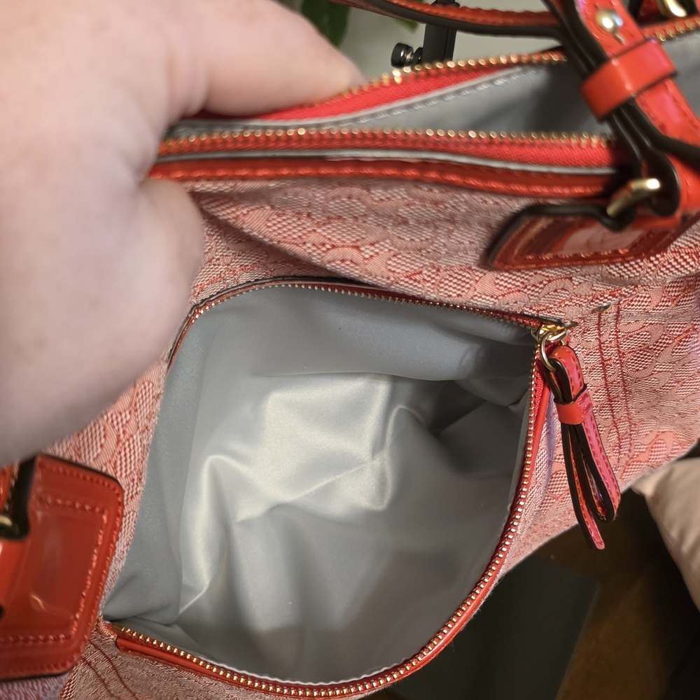 Coach Poppy Signature Oxford Tote in Tomato - Picture 6 of 10